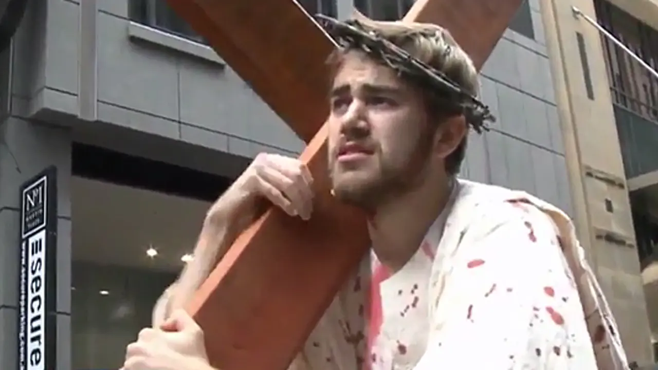 Good Friday 2016 re-enactment comes alive in the heart of Sydney’s CBD