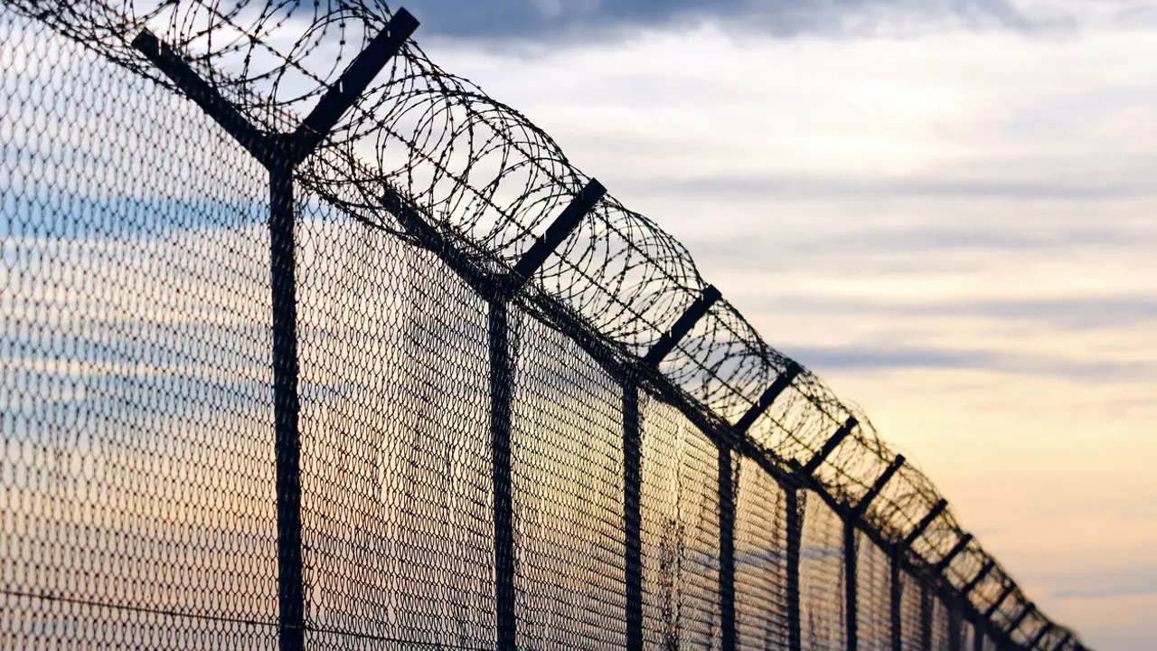 Helping former prisoners move Outside the Barbed Wire