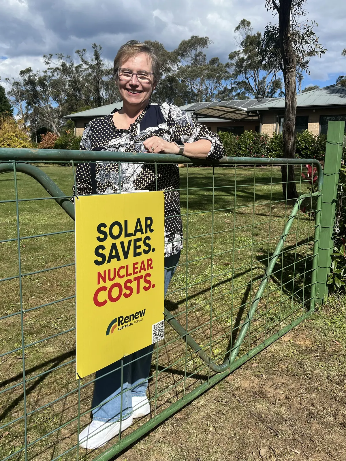 yardsign-on-gate
