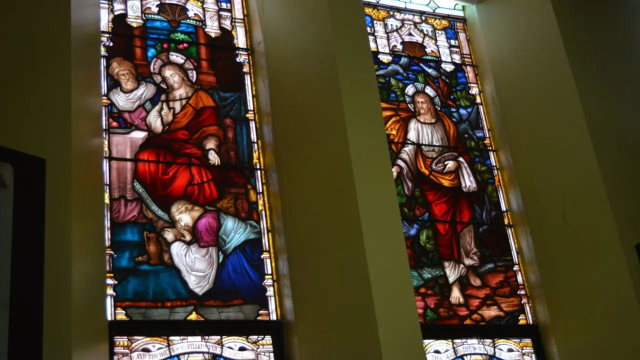 Bathurst Uniting Church to celebrate 100th anniversary of their stained glass windows