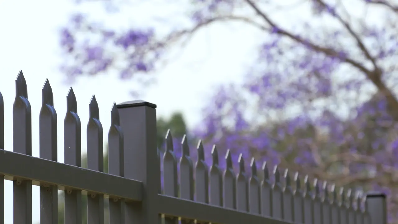 Good Fences, Good Neighbours