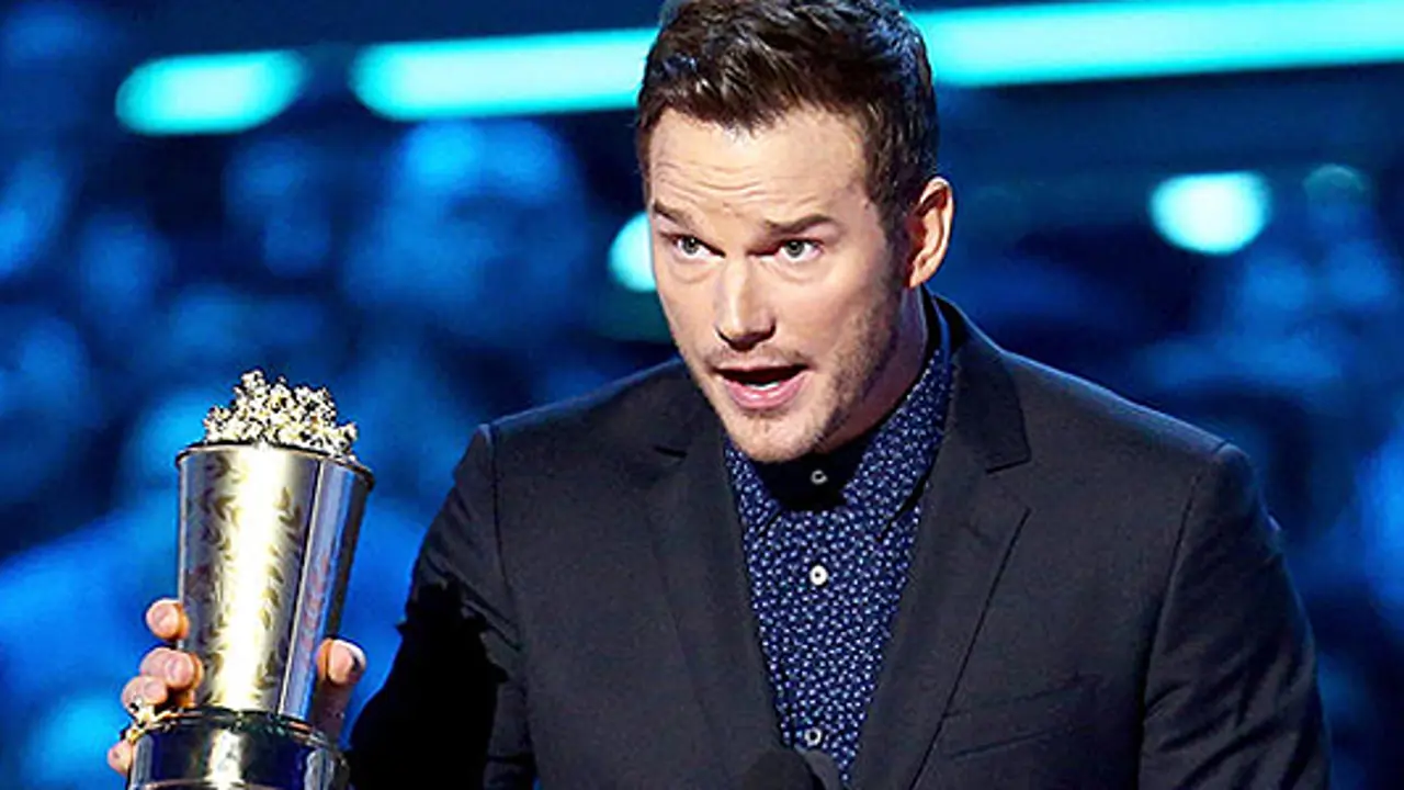 Chris Pratt preaches during awards acceptance